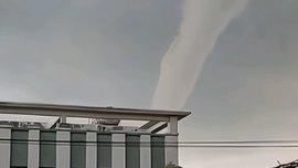 海南文昌出现“水龙卷”天气 省气象专家：为非热带气旋型龙卷