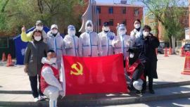 鄂尔多斯消防员回包头探亲 就地变身防“疫”志愿者