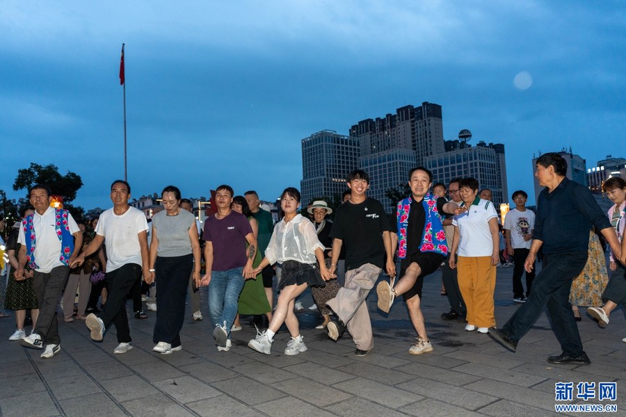 组图|漫步云南夏日 邂逅缤纷假期