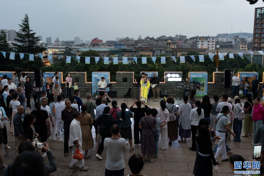组图|漫步云南夏日 邂逅缤纷假期