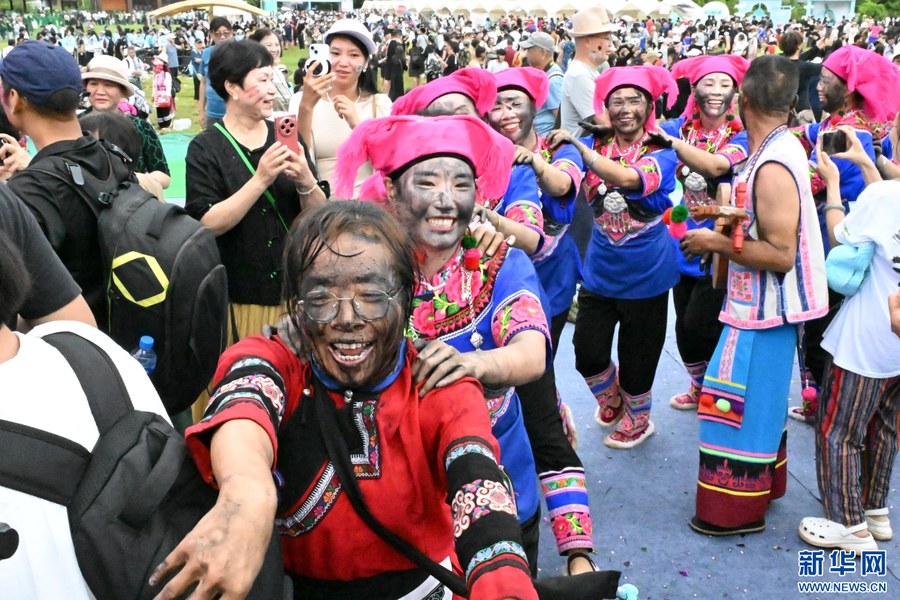 组图|漫步云南夏日 邂逅缤纷假期