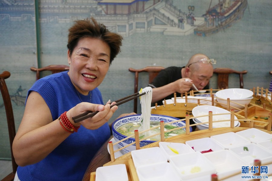 组图|漫步云南夏日 邂逅缤纷假期