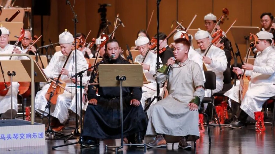 内蒙古鄂尔多斯:"时代交响"全国优秀民族管弦乐作品展演落幕 大型马头琴交响套曲《阳光盛典》奏响收官华章