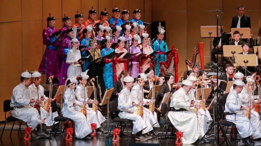 内蒙古鄂尔多斯:"时代交响"全国优秀民族管弦乐作品展演落幕 大型马头琴交响套曲《阳光盛典》奏响收官华章